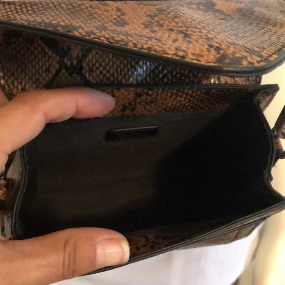 Snake Skin Style Crossbody bag. Very cute bag that fits the essentials. - Picture 5 of 6